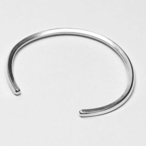 Brățară cuff simplă din argint 925 lucrată integral manual