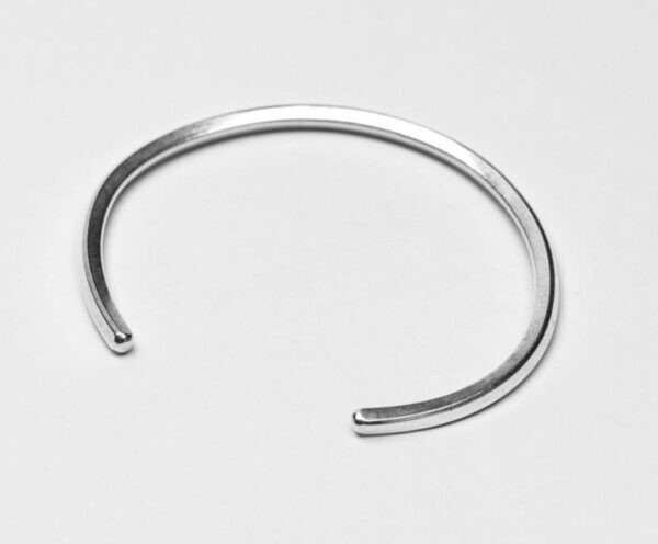 Brățară cuff simplă din argint 925 lucrată integral manual