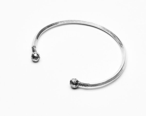 Brățară cuff din argint 925 cu bile decorative, lucrată manual